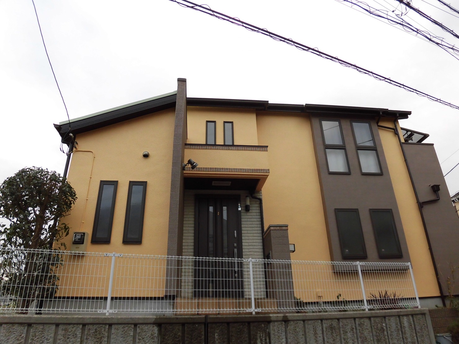 川崎市高津区H邸で外壁パーフェクトトップ、屋根サーモアイSiで施工！